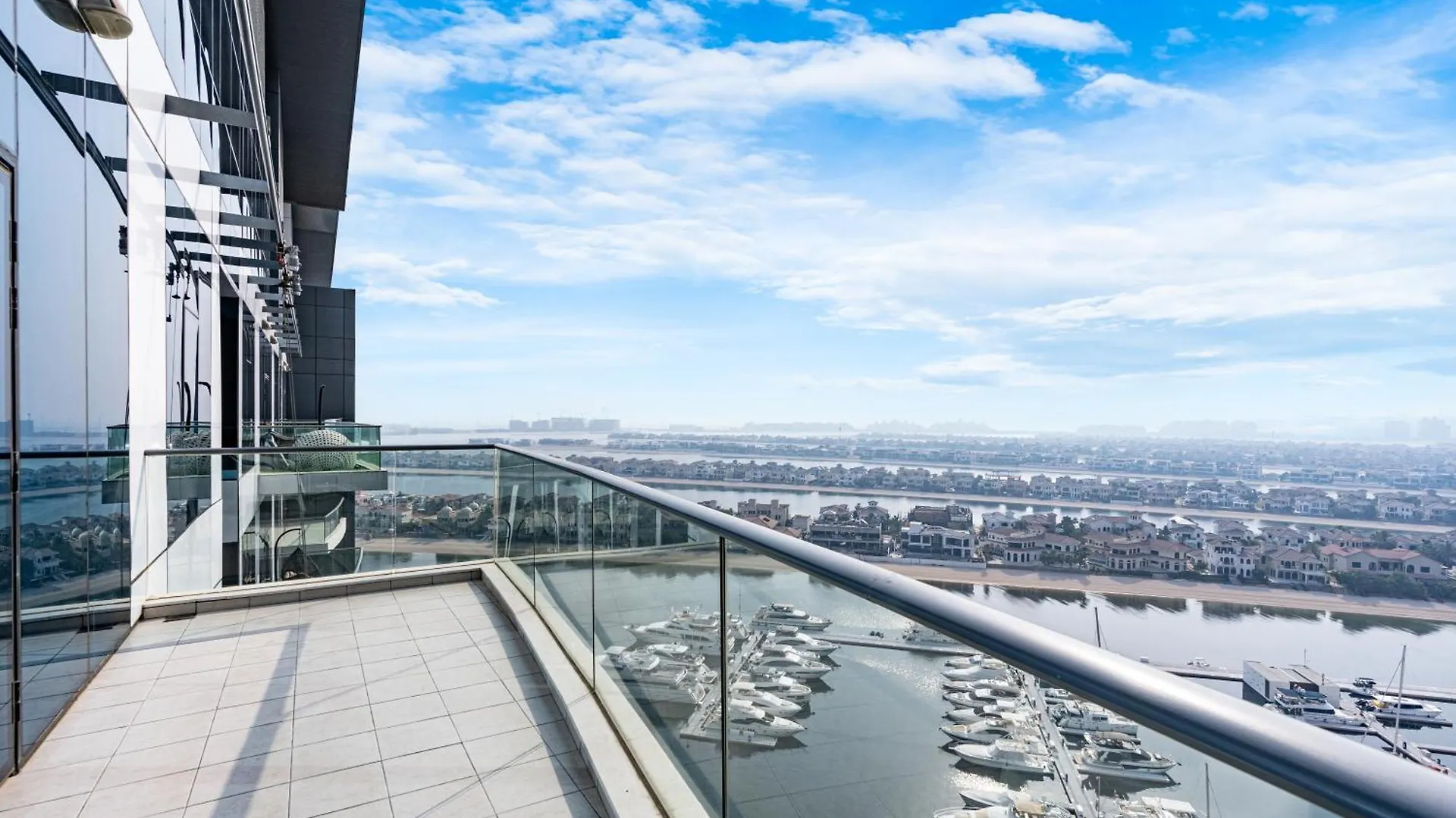 Palm Home Next To Nakheel Mall With Private Beach Dubai Apartment